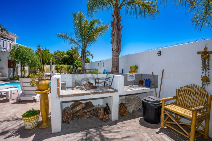 8 Bedroom Property for Sale in Country Club Western Cape